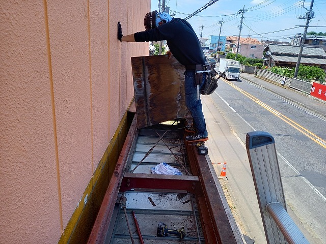 庇屋根の葺き替え工事